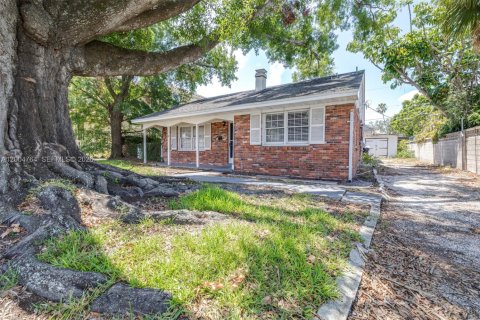 House in Tampa, Florida 3 bedrooms № 2068650 - photo 3