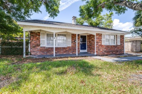 House in Tampa, Florida 3 bedrooms № 2068650 - photo 2