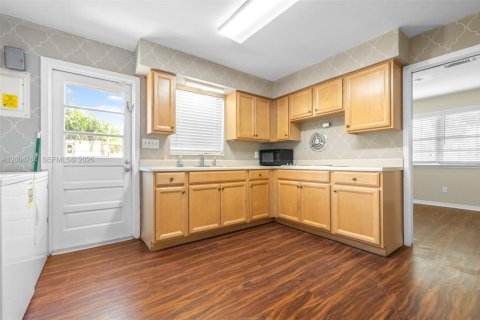 House in Tampa, Florida 3 bedrooms № 2068650 - photo 15