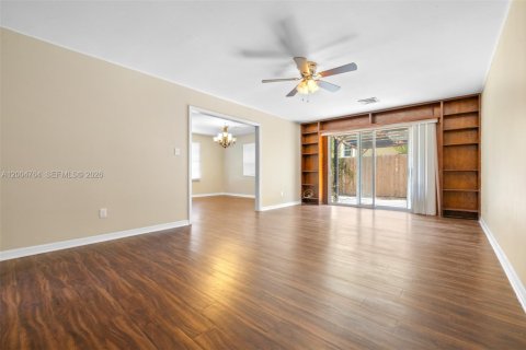 House in Tampa, Florida 3 bedrooms № 2068650 - photo 9