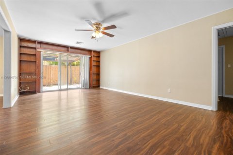 House in Tampa, Florida 3 bedrooms № 2068650 - photo 8