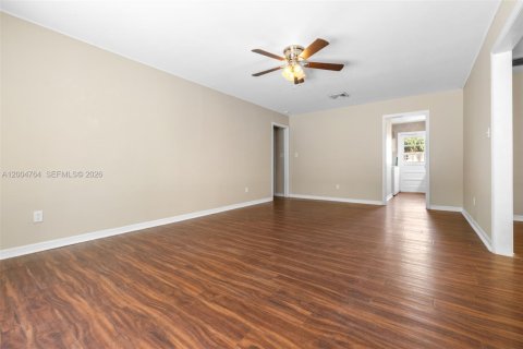 House in Tampa, Florida 3 bedrooms № 2068650 - photo 11