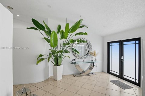 House in Hialeah, Florida 3 bedrooms, 175.03 sq.m. № 1942225 - photo 4