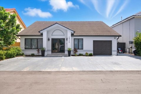 Casa en alquiler en Hialeah, Florida, 3 dormitorios, 175.03 m2 № 1942225 - foto 1