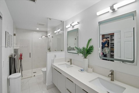 Casa en alquiler en Hialeah, Florida, 3 dormitorios, 175.03 m2 № 1942225 - foto 25