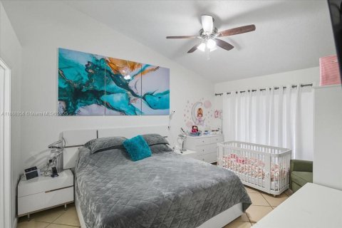 House in Hialeah, Florida 3 bedrooms, 175.03 sq.m. № 1942225 - photo 22