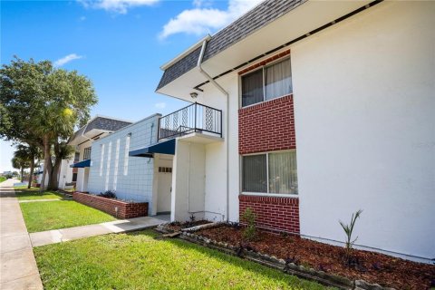 Condominio en venta en South Daytona, Florida, 2 dormitorios, 75.25 m2 № 1834979 - foto 1