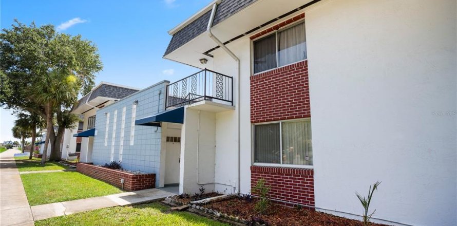 Condo in South Daytona, Florida, 2 bedrooms № 1834979