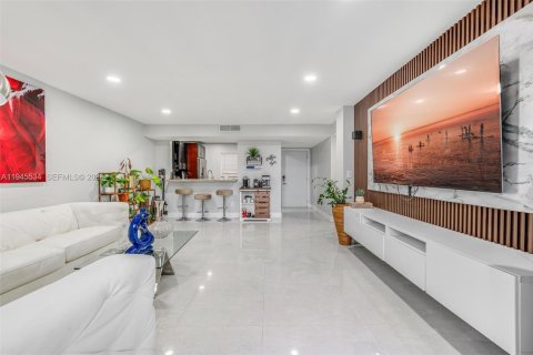 Condominio en Miami, Florida, 2 dormitorios  № 2001996