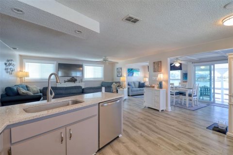 Купить виллу или дом в Гудзон, Флорида 5 комнат, 106.28м2, № 1654644 - фото 16