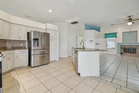 House in Land O' Lakes, Florida 3 bedrooms, 188.5 sq.m. № 1613112 - photo 13