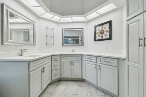 House in Land O' Lakes, Florida 3 bedrooms, 188.5 sq.m. № 1613112 - photo 28
