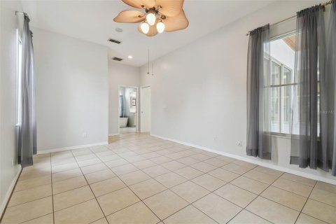 House in Land O' Lakes, Florida 3 bedrooms, 188.5 sq.m. № 1613112 - photo 18