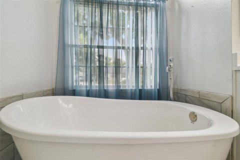 House in Land O' Lakes, Florida 3 bedrooms, 188.5 sq.m. № 1613112 - photo 24