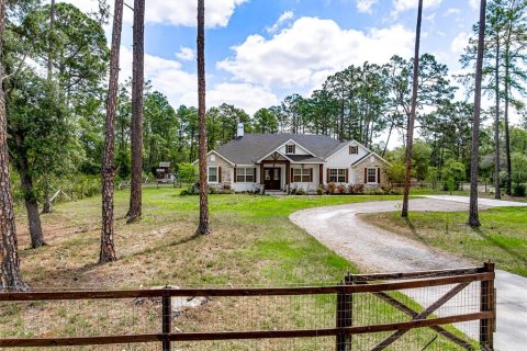 House in Eustis, Florida 4 bedrooms, 233.18 sq.m. № 1717510 - photo 2