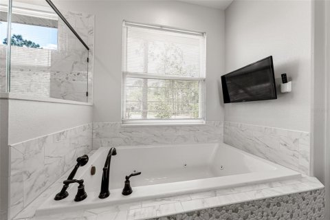 House in Eustis, Florida 4 bedrooms, 233.18 sq.m. № 1717510 - photo 23