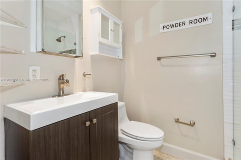 Casa en venta en Miami, Florida, 3 dormitorios, 173.73 m2 № 1963576 - foto 14