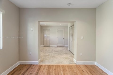 Casa en venta en Miami, Florida, 3 dormitorios, 173.73 m2 № 1963576 - foto 13