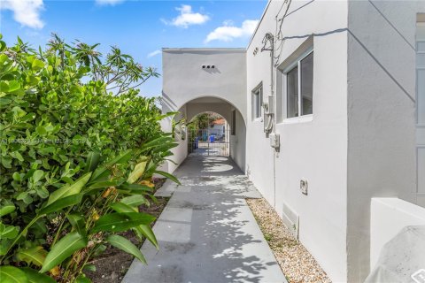 Casa en venta en Miami, Florida, 3 dormitorios, 173.73 m2 № 1963576 - foto 19