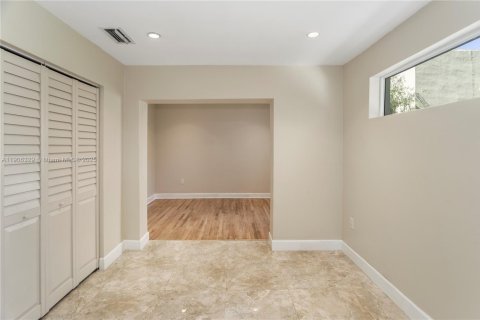 Casa en venta en Miami, Florida, 3 dormitorios, 173.73 m2 № 1963576 - foto 11