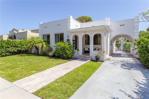 Casa en venta en Miami, Florida, 3 dormitorios, 173.73 m2 № 1963576 - foto 1
