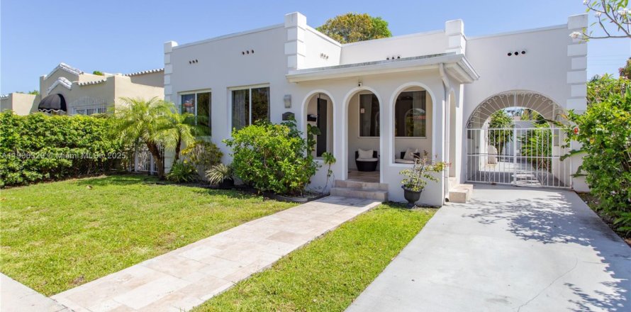 Casa en Miami, Florida 3 dormitorios, 173.73 m2 № 1963576