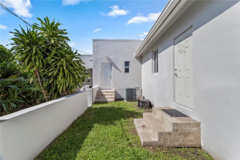 Casa en venta en Miami, Florida, 3 dormitorios, 173.73 m2 № 1963576 - foto 23