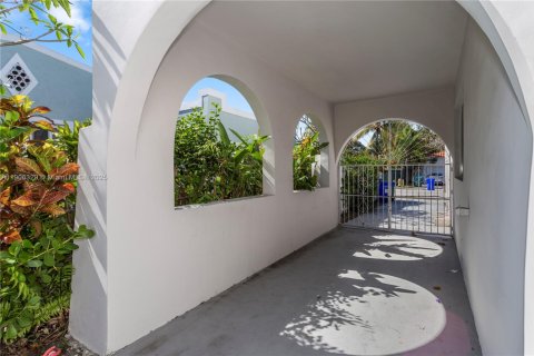 Casa en venta en Miami, Florida, 3 dormitorios, 173.73 m2 № 1963576 - foto 20