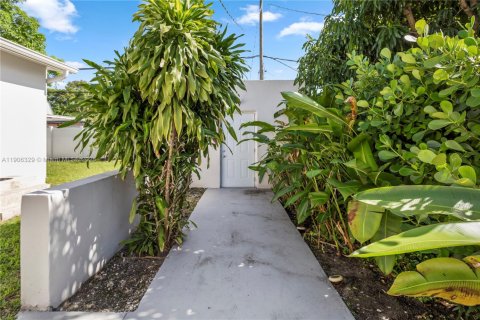 Casa en venta en Miami, Florida, 3 dormitorios, 173.73 m2 № 1963576 - foto 21