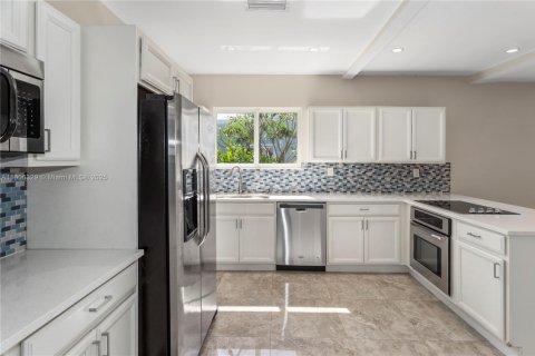 Casa en venta en Miami, Florida, 3 dormitorios, 173.73 m2 № 1963576 - foto 8