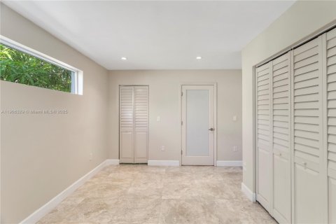 Casa en venta en Miami, Florida, 3 dormitorios, 173.73 m2 № 1963576 - foto 12
