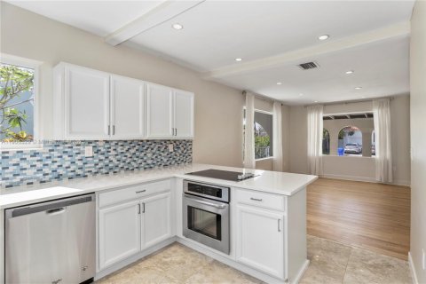 Casa en venta en Miami, Florida, 3 dormitorios, 173.73 m2 № 1963576 - foto 10
