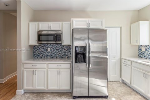 Casa en venta en Miami, Florida, 3 dormitorios, 173.73 m2 № 1963576 - foto 9