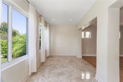 Casa en venta en Miami, Florida, 3 dormitorios, 173.73 m2 № 1963576 - foto 3