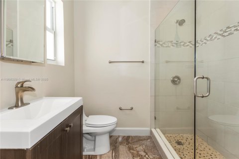 Casa en venta en Miami, Florida, 3 dormitorios, 173.73 m2 № 1963576 - foto 17
