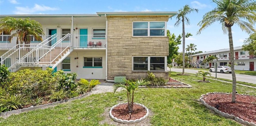 Condo in Saint Petersburg, Florida, 2 bedrooms № 2109285