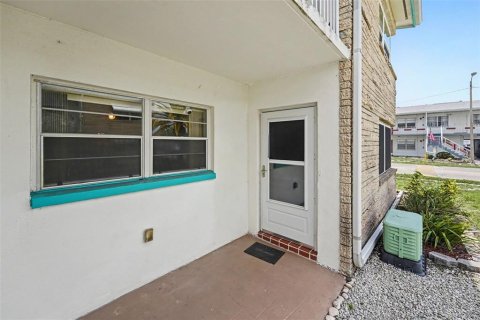 Condo in Saint Petersburg, Florida, 2 bedrooms № 2109285 - photo 2