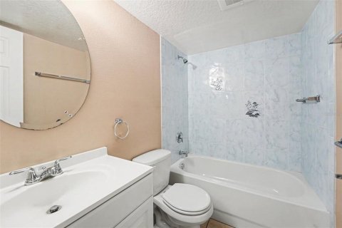 Condo in Saint Petersburg, Florida, 2 bedrooms № 2109285 - photo 11