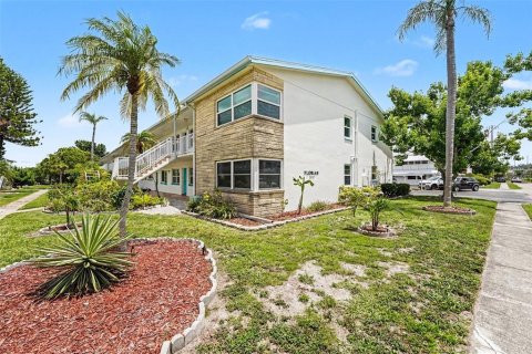 Condo in Saint Petersburg, Florida, 2 bedrooms № 2109285 - photo 25