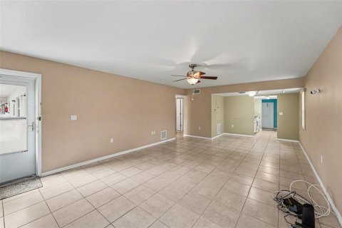 Condo in Saint Petersburg, Florida, 2 bedrooms № 2109285 - photo 15