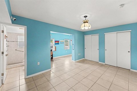 Condo in Saint Petersburg, Florida, 2 bedrooms № 2109285 - photo 13