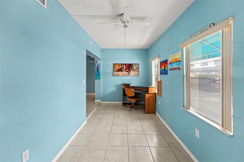 Condo in Saint Petersburg, Florida, 2 bedrooms № 2109285 - photo 20