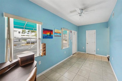 Condo in Saint Petersburg, Florida, 2 bedrooms № 2109285 - photo 17