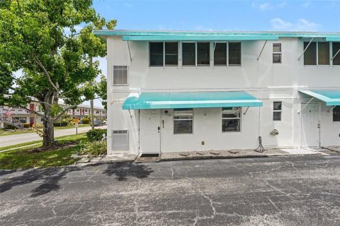 Condo in Saint Petersburg, Florida, 2 bedrooms № 2109285 - photo 21