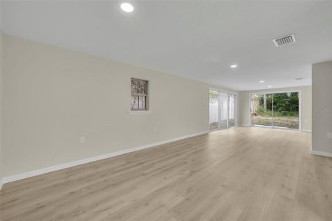 Casa en venta en Tavares, Florida, 4 dormitorios, 210.7 m2 № 2229896 - foto 9