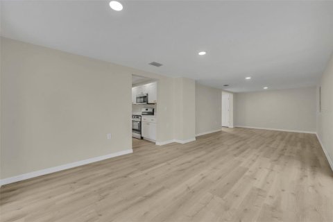 Casa en venta en Tavares, Florida, 4 dormitorios, 210.7 m2 № 2229896 - foto 15