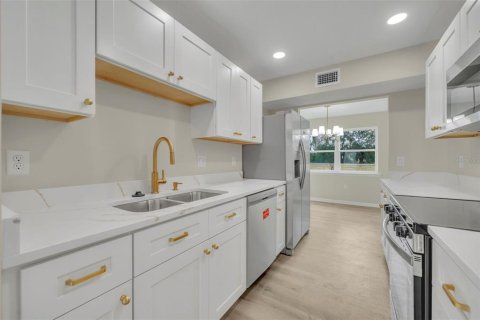 Casa en venta en Tavares, Florida, 4 dormitorios, 210.7 m2 № 2229896 - foto 18