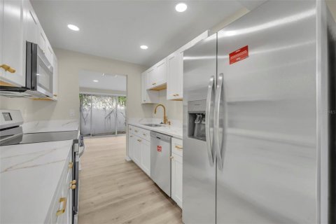 Casa en venta en Tavares, Florida, 4 dormitorios, 210.7 m2 № 2229896 - foto 19