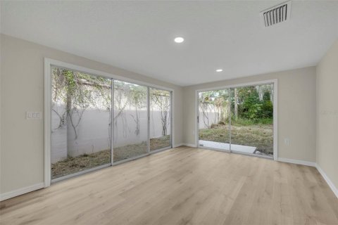 Casa en venta en Tavares, Florida, 4 dormitorios, 210.7 m2 № 2229896 - foto 13