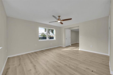Casa en venta en Tavares, Florida, 4 dormitorios, 210.7 m2 № 2229896 - foto 5